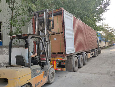 阿曼年產10萬噸幹（gàn）混砂漿生產線發貨