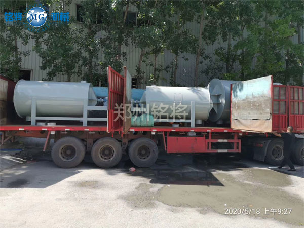 河北邢台三台多螺(luó)帶攪拌機發貨現場