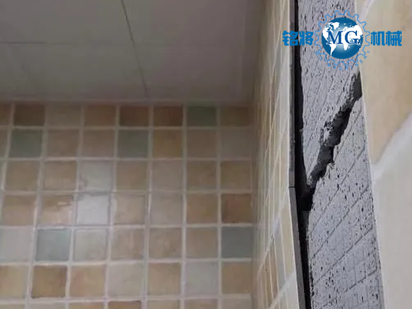 牆（qiáng）磚大麵積脫落！牆麵問題還是瓷磚粘貼問題？