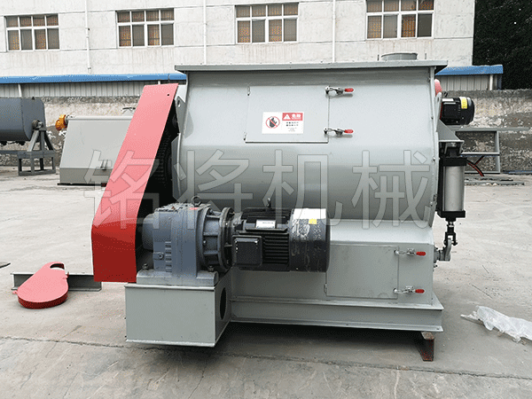 幹粉砂漿生產(chǎn)線使用完清潔攪拌機的內壁 幹粉砂漿生產線(xiàn)使用完(wán)清潔攪(jiǎo)拌機的內壁